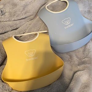 BOGO ✨ Baby Bjorn bibs 2-pack